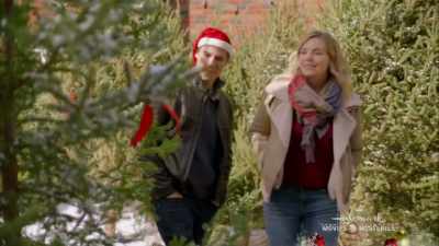 - Wait a sec, what about this one?
- You think so? - A Veteran's Christmas