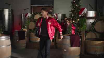 Wait a second! Here they come! - Jingle Bell Run