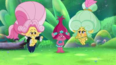 ‐ Wait.
‐ And perhaps if we lean into
the hug... - Trolls: TrollsTopia
