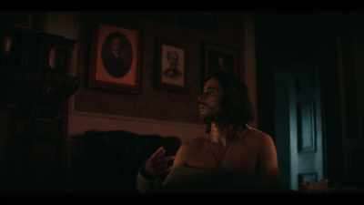 ‐Wait, are you leaving me
with her?
‐I could be saying - Y: The Last Man