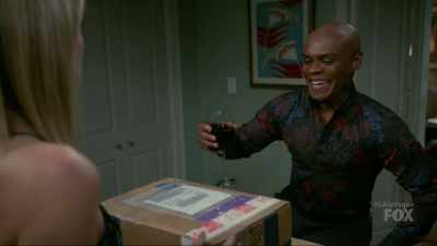 Wait. Before you open
that, let me grab my wine. - LA to Vegas