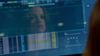 - Wait, caitlin. - The Flash