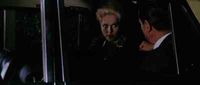 Wait here and I'll give her back to you.
- Why can't I come with you? - House of 1,000 Dolls