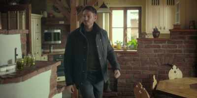 Wait here.
I'll see if she's upstairs. - The Darker the Lake