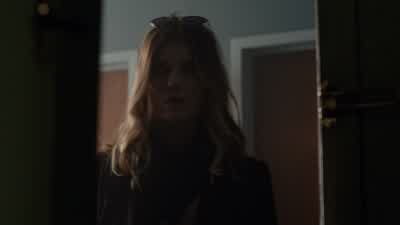 Wait here. - Gotham