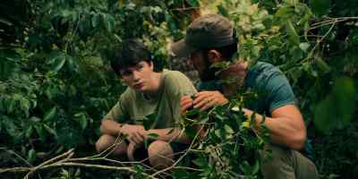 Wait here. You got it? - The Mosquito Coast