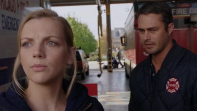 Wait, ho... hold on. - Chicago Fire
