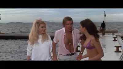 - Wait!
- I'll race you up to the house! - Eugenie