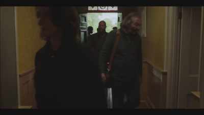 Wait in there. - Gangs of London