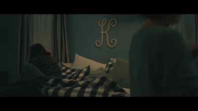 - Wait, Jo!
- [Josephine] What? - Under the Bridge