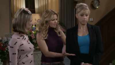 - Wait, you just said...
- Hold on. I'm running this show. - Fuller House