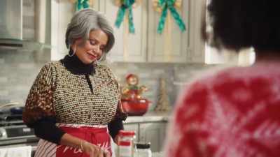 - Wait, Mama done found a man.
- Yes. - A Christmas Miracle