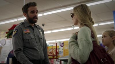 Wait, miss, I need to see
what's in your bag. - Big Sky