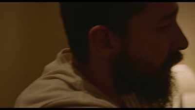 -Wait. Please. Come.
-[Eva] Okay. - Pieces of a Woman
