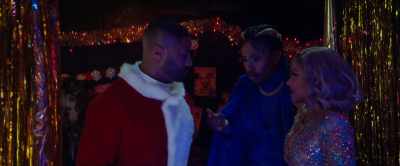 Wait, Teddy, your phone.
No falling phones to ruin my choreography. - Meet Me Next Christmas