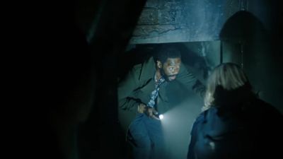 Wait, wait, no, no.
Not-- not this way. - Fear the Walking Dead