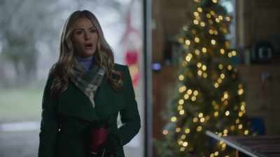 Wait, wait. Spencer, hang on.
I can explain. - Christmas by Design