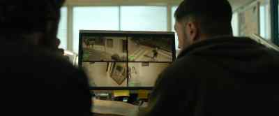 Wait, wait, wait, stop.
Right there. Can you zoom in? - Den of Thieves 2: Pantera