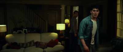 - Wait, wait, wait, that's my house.
- Whatever it is, it's bullshit, don't watch. - Don't Hang Up