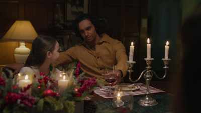 -Wait, what are you doing?
-Washing up. - Mistletoe Ranch