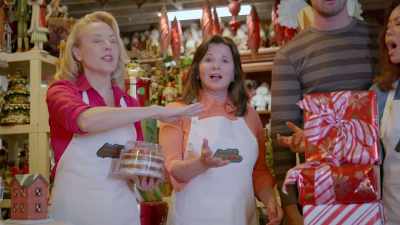 Wait, who is supposed to wrap - Make or Bake Christmas