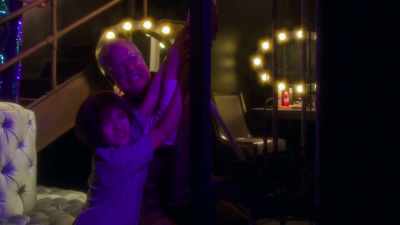 Wait, y'all hold up! Hold up! Kevin! - AJ and the Queen