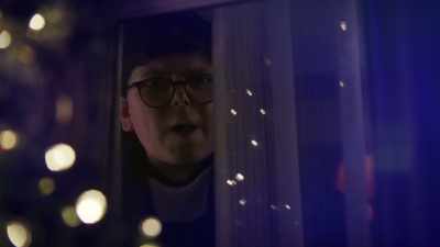 -Wait, you're letting them get away.
-[sirens wailing] - Home Sweet Home Alone