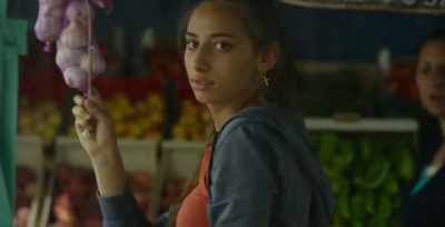 Wake up and give her some.
Don't just stand there! - Carmen & Lola