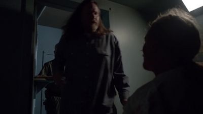 Wake up. Wake up.
Yeah, stay with me. - Sons of Anarchy