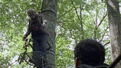 (WALKER GROWLING) - The Walking Dead