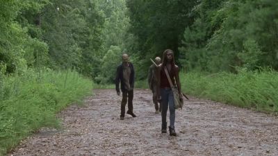 (WALKER GROWLING) - The Walking Dead