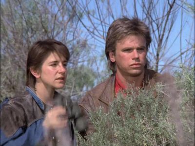 WALKER: Larkin, come here. - MacGyver