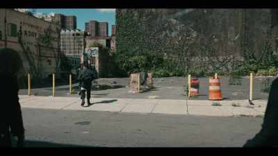 [walkers growling] - The Walking Dead: Dead City