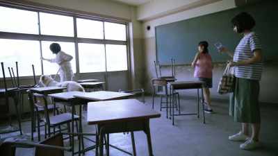 Walking around the school - Last Letter