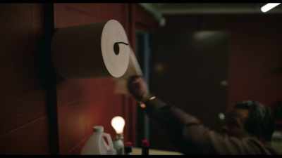 (Wally shrieking)
(spray blasting) - Cinnamon