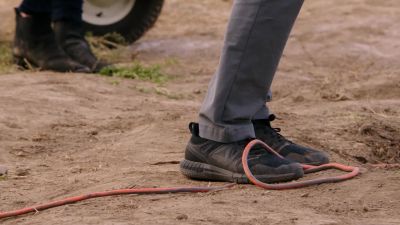 Walter, be careful. Your foot... - Scorpion