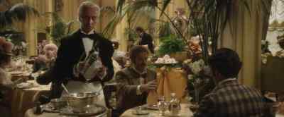Walter, Walter, wait a minute.
Put it down. - Harry and Walter Go to New York