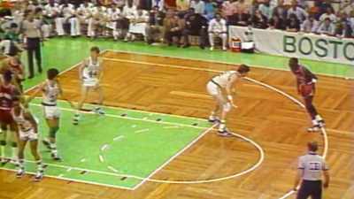 Walton with five.
Next foul, and he's gone. - The Last Dance