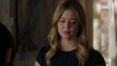 - Wanna stay for pie?
- No, Mona, uh.. - Pretty Little Liars: The Perfectionists
