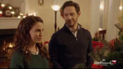 Want to get the lights?
- Yeah. - Christmas at Pemberley Manor
