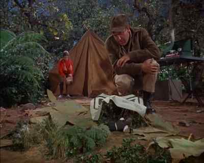 - Want to play ball, daddy?
-Why not? - Land of the Giants