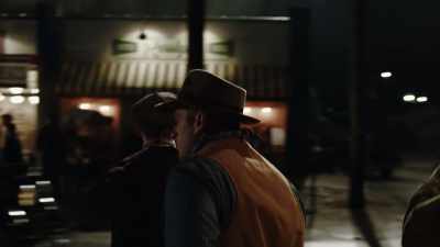 War of the Worlds broadcast
throws Manhattan into panic! - Watchmen