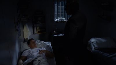 Warden, what are you doing? - Suits