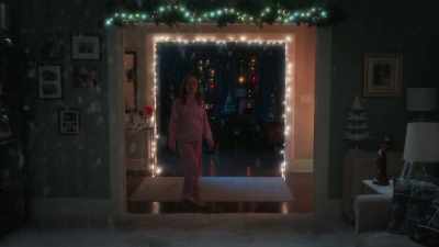 [WARM HOPEFUL MUSIC] - Zoey's Extraordinary Christmas