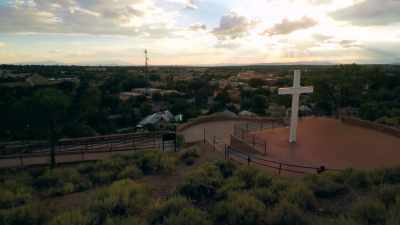  [warm music] - Holiday in Santa Fe