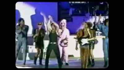 Was dat we geen van beiden
tieners meer waren. - Wham!: Last Christmas Unwrapped