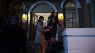 Was that tree always here? - Pretty Little Liars