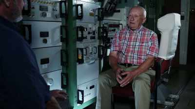 - Was it tough talking during that?
- It was very tough. - Alien Endgame