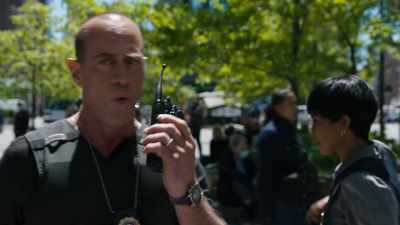 Washburn. Morales. I need you
to get down on the platform - Law & Order: Organized Crime