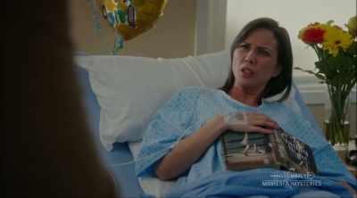 Wat doe je?
-Davis, ik weet waar je mee bezig bent. - Aurora Teagarden Mysteries: A Game of Cat and Mouse